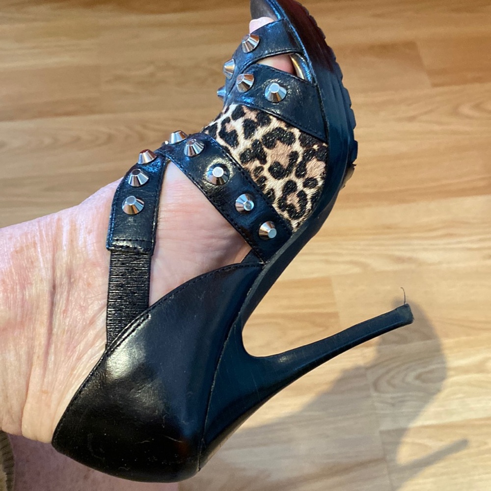 Like new high heel shoes.  Size 4